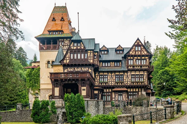 Castelo Pelisor Dia Chuvoso Sinaia Romênia — Fotografia de Stock