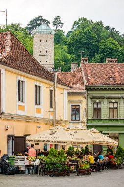 Brasov, Romanya - Ağustos 2021: Eski Brasov kentinin sokakları