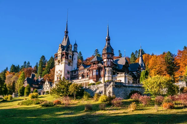 Castelo Peles Dia Chuvoso Sinaia Romênia — Fotografia de Stock