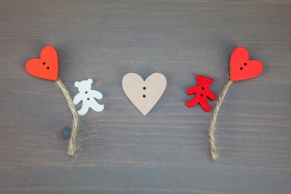 Two bears with balloons-hearts on grey wooden background. — Stock Photo, Image