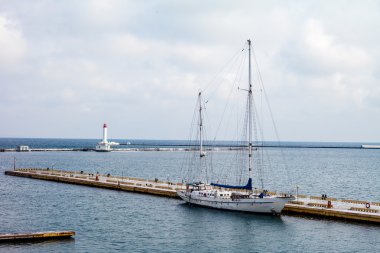 Beyaz Yat Limanı ve deniz feneri. Wight tekne liman.