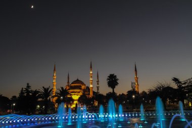 Gecenin bir moon ile Sultanahmet Camii