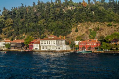 Boğaz boyunca villalar