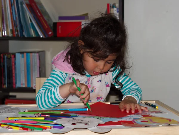 Tablo boyalı çocuk