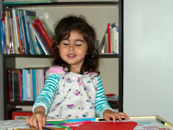 Tablo boyalı çocuk