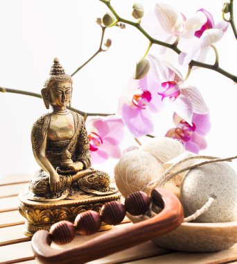 Güzellik ve gevşeme Buddha ve orkide ile sembolü