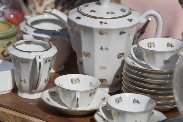50's or 60's ceramic coffee set on sale at flea market — Stock Photo, Image