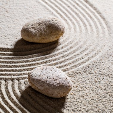 iç barış ile farklı değişim kavramı için dalgalar arasında dokulu taşlar