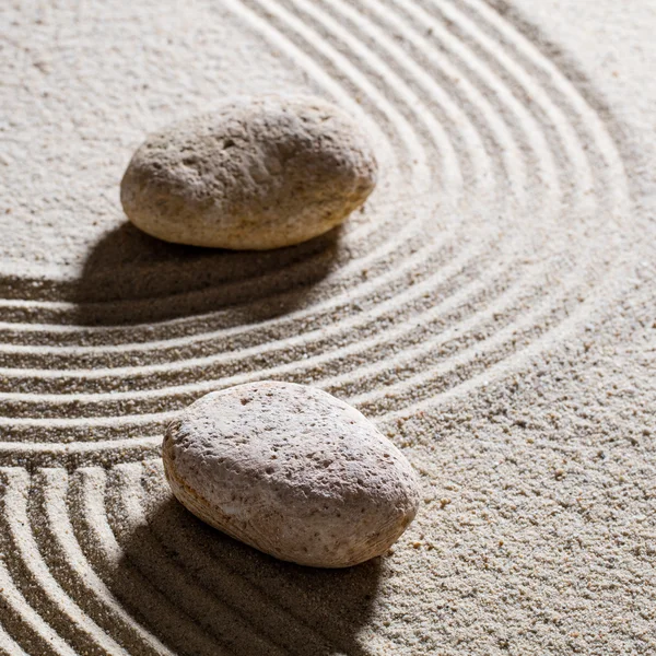 iç barış ile farklı değişim kavramı için dalgalar arasında dokulu taşlar