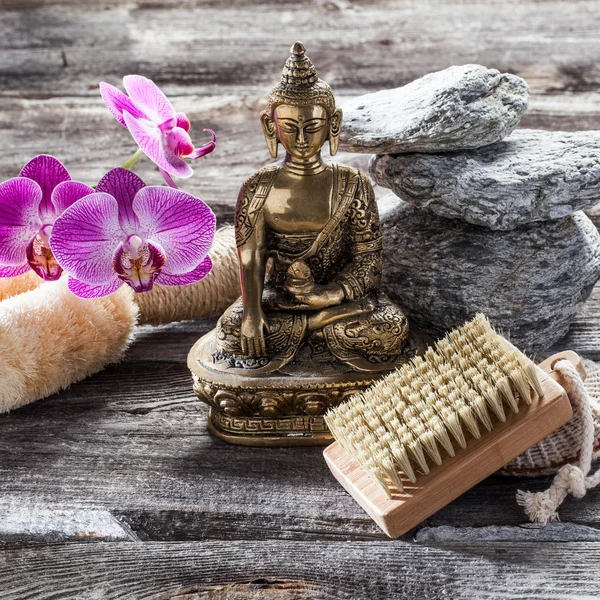 Ambiente para pelar y calmar el tratamiento con Buda en mente — Foto de Stock