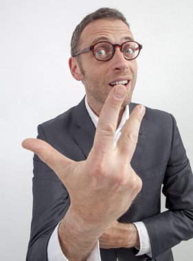 kurumsal stratejiler için 3'e kadar sayan mutlu 40'lar yöneticisi