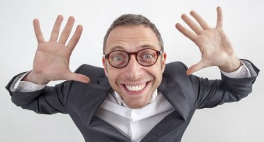 eğlenceli 40s yöneticisi sorumsuz söylemek için ellerini tutarak