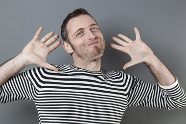 korkak 40s adam hata için heyecan verici kaygısız sorumluluk ifade