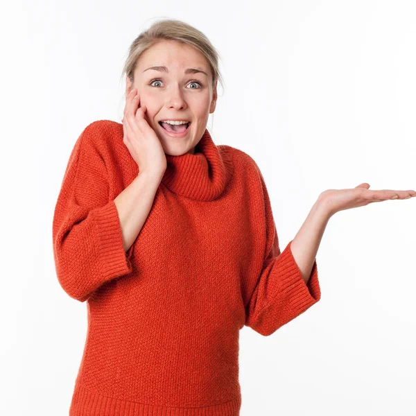 Surprised young woman showing something on an empty hand — Stock Photo, Image