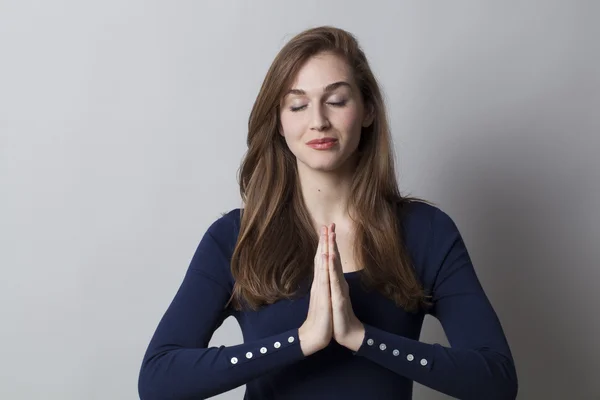 Mãos calmantes para meditar no trabalho — Fotografia de Stock