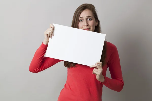 Chica de 20 años ponerse nervioso en el envío de malas noticias o asustado por la información estresante recibida en banner en blanco — Foto de Stock
