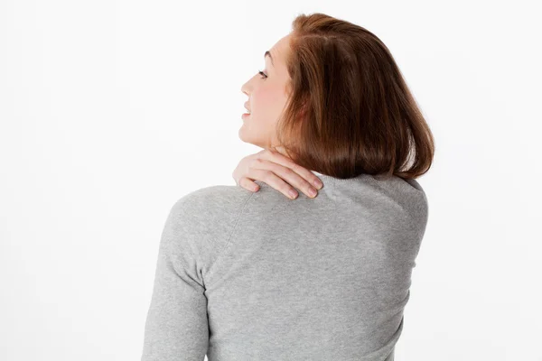20'li yaşlarda kadın arkada görüntülemek ile omuz ve boyun gerginlik — Stok fotoğraf