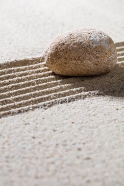 gevşeme veya huzur kavramı için düz çizgiler üzerinde çakıl