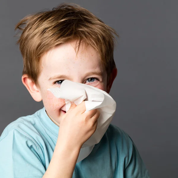 Happy young kid with red hair and freckles using tissue — Stock Photo, Image