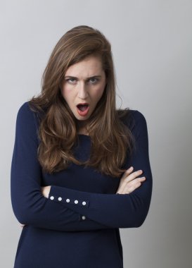 koruma kavramı rahatsız güzel genç kadın