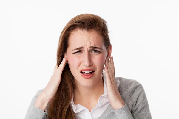 소음이나 턱 통증으로 고통받는 20 대 여성 — 스톡 사진