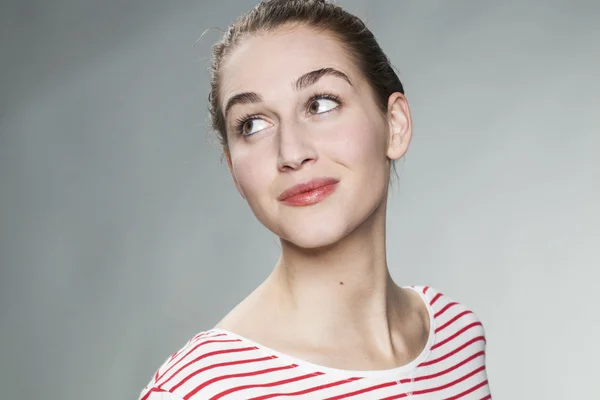 Szép fiatal nő mosolygós a bőr természetes sugársűrűség — Stock Fotó
