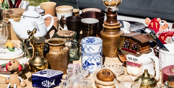 bit pazarının garaj satışında ev ve ev eşyaları