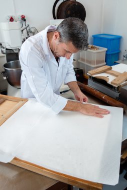 nuga el yapımı için ahşap çerçeve ile çalışma