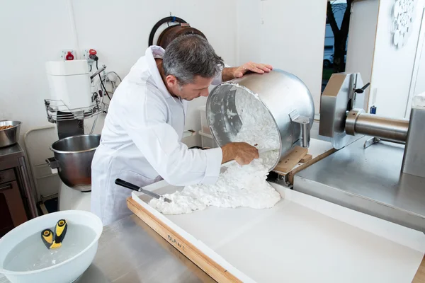 Turrón con masa blanca italiana y almendras asadas — Foto de Stock