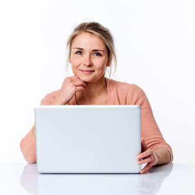 kariyeri hakkında düşünme sakin güzel genç sarışın kız öğrenci