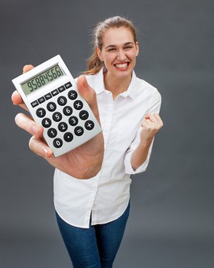 gülümseyen ve muzaffer, kazanan jackpot hareket iddialı güzel genç kadın