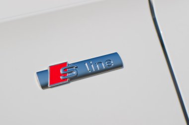 Audi Q3 2015 s line Logo