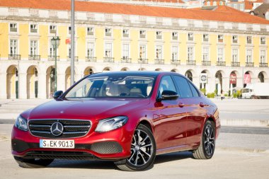 Mercedes-Benz E-Class 2016 şarj cihazı