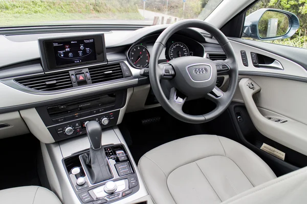 Audi A5 35 Tfsi 2016 wnętrze — Zdjęcie stockowe