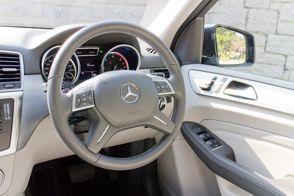 Mercedes-Benz ml-Klasse bluetec 2014 — Stockfoto