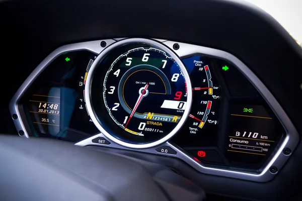 Lamborghini Lp700-4 super bil 2013 modell begränsad upplaga LCD-mätare styrelse — Stockfoto