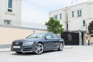 Audi S8 test sürüşü Hong Kong