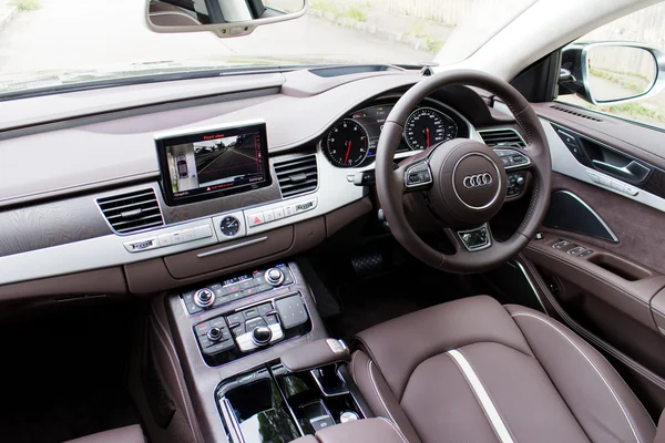 Audi A8l W12 2014 interieur — Stockfoto