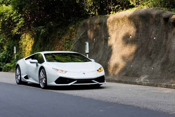 Тест-драйв Lamborghini Huracan LP610-4 2014 — стоковое фото