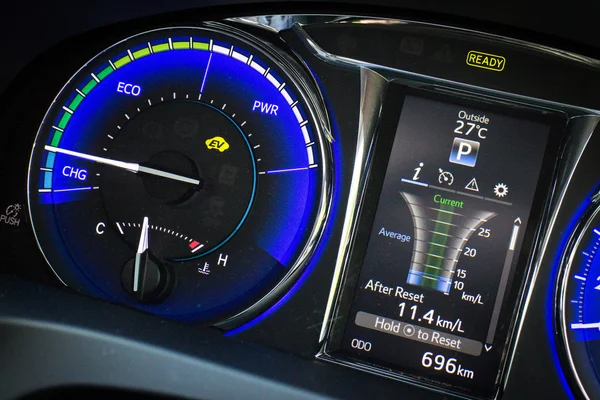 Toyota Camry Hybrid 2014 dashboard — Stock Photo, Image