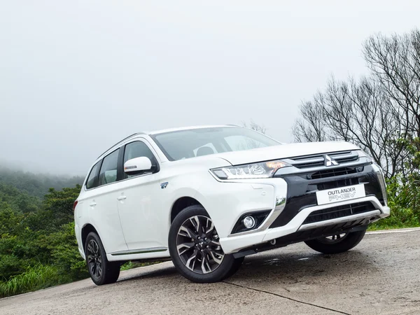 Mitsubishi Outlander Phev 2016 Test Drive giorno — Foto Stock