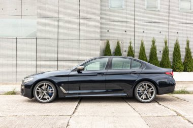 Hong Kong, Çin 25 Mart 2021: BMW 5 M550i xDrive Test Günü 25 Mart 2021.