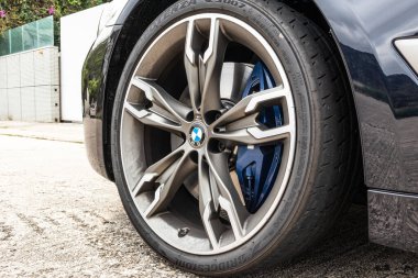 Hong Kong, Çin 25 Mart 2021 BMW 5 M550i xDrive Wheel 25 Mart 2021, Hong Kong.
