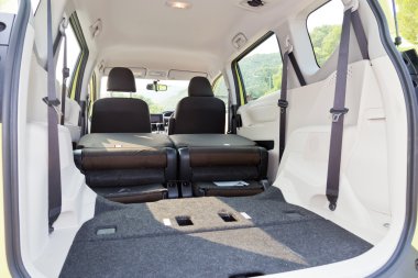 Toyota Sienta 2015 gövde