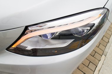 Mercedes-Benz tüm yeni şıya 2015 kafa ışık
