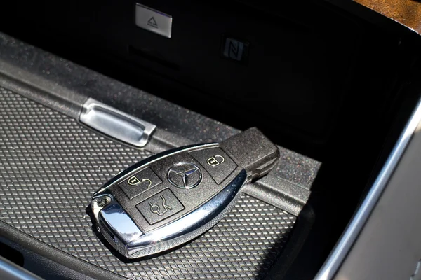 Mercedes-Maybach S 500 2015 Wireless Key — Stock Photo, Image