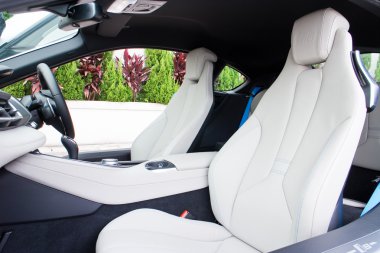 BMW i8 2014 ön koltuk