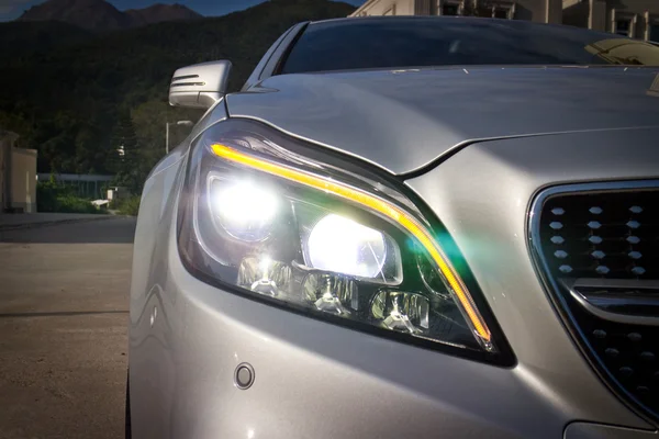 Mercedes-Benz CLS 400 2014 head light — Stock Photo, Image