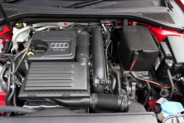 Audi Q3 Limousine 1.4 ultra 2015 Motor — Stockfoto