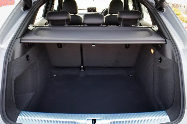 Audi Q3 Black Edition 2015 bagagliaio — Foto Stock